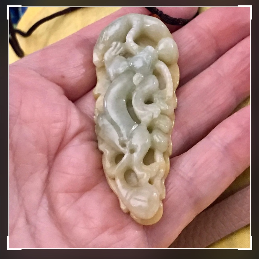 100% Natural A Jade jadeite Dragon Pendant. BNWT 998240